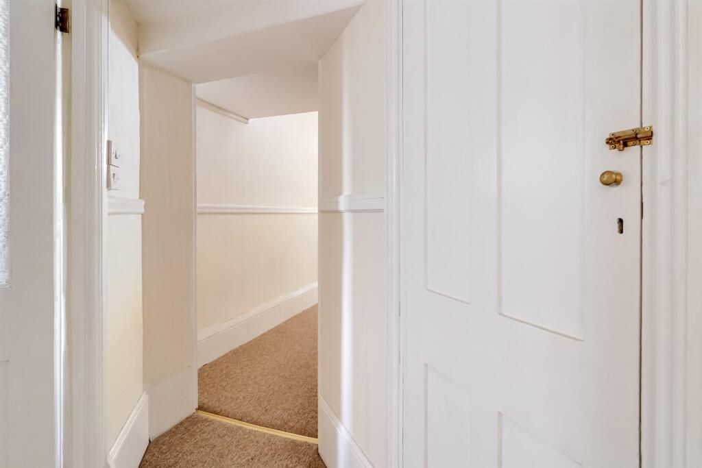 Hallway (2).jpg