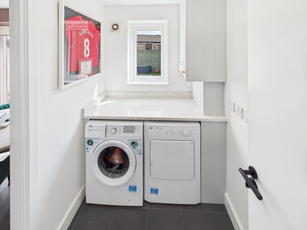 CAM04233G0-PR0022-STILL016