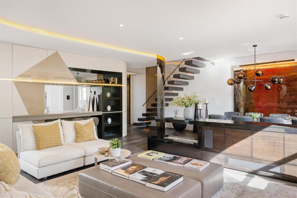 Flat A, 54 Cadogan Square Hi-11.jpg