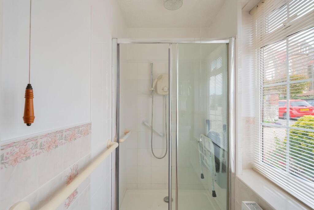 2D5HRCN - Bathroom B.jpg