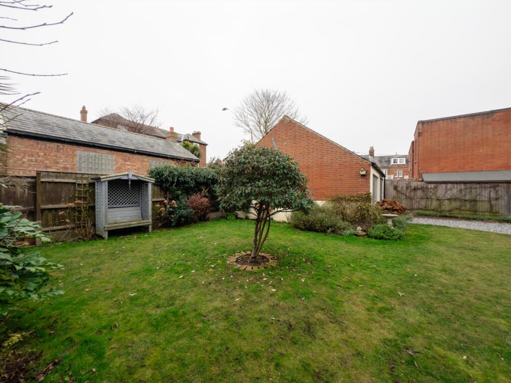 20250117111144 - IMG_2868 - 60 brook lane, IP11 7L