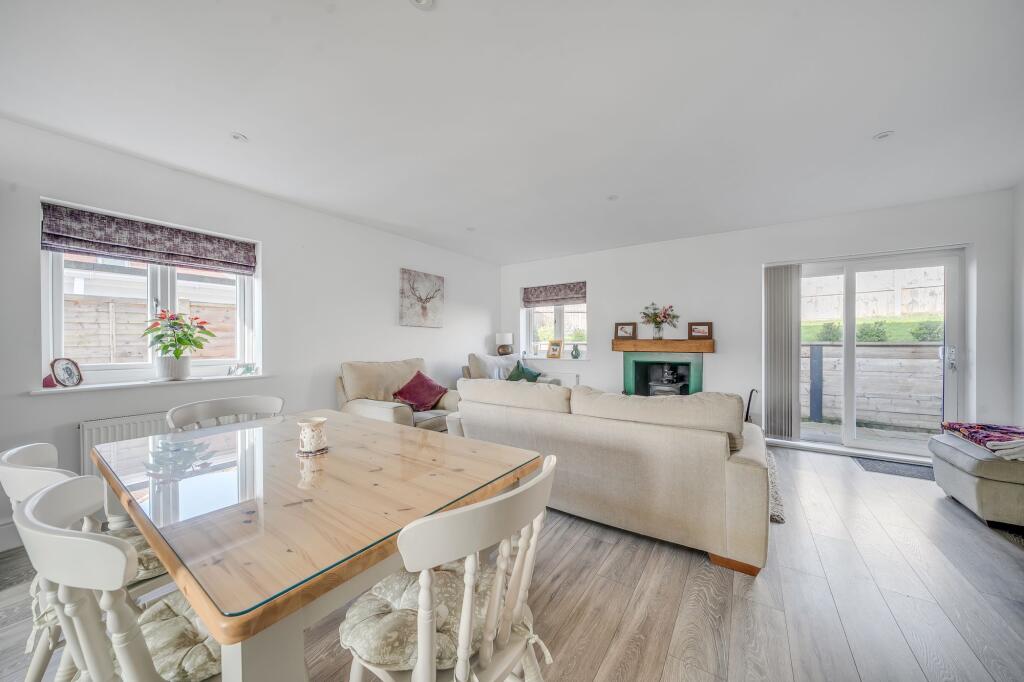 Living Room/Kitchen/Dining Room (7)