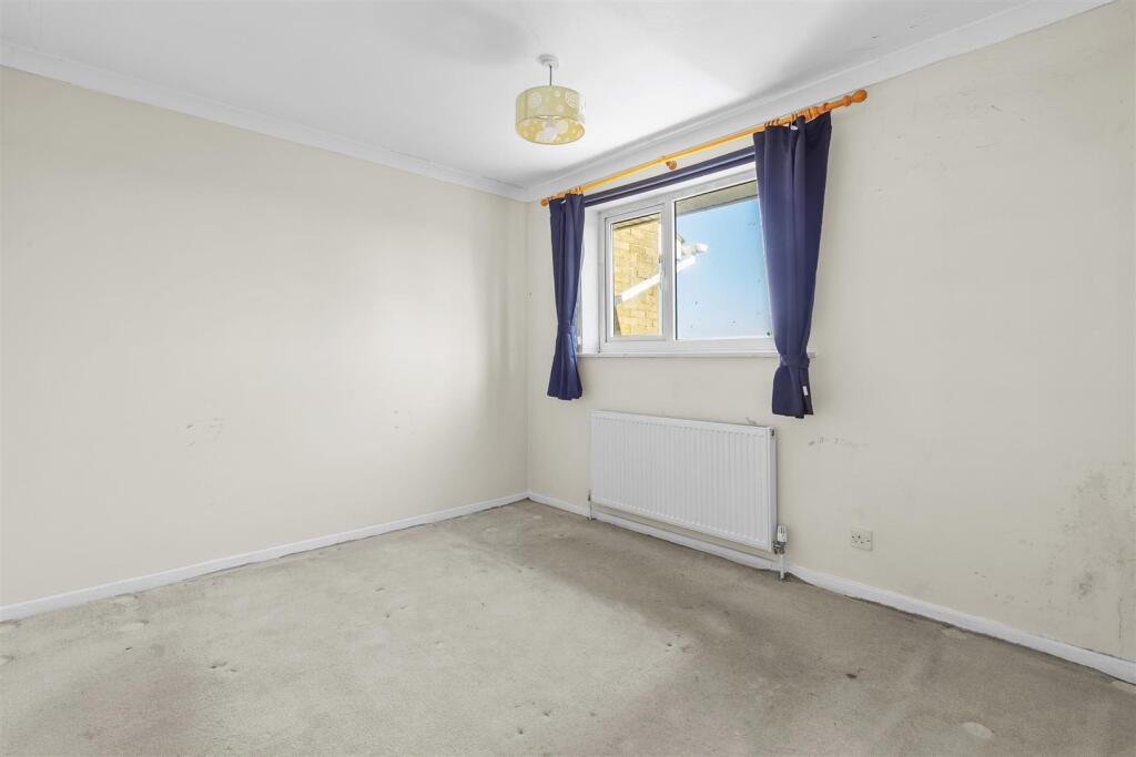 32 Campbells Ride, HP15 6TQ-3.jpg