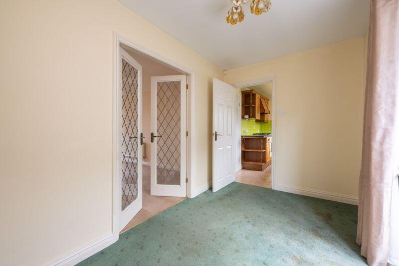 DINING ROOM (FRONT)