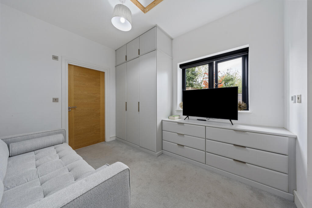 Ground Floor Suite
