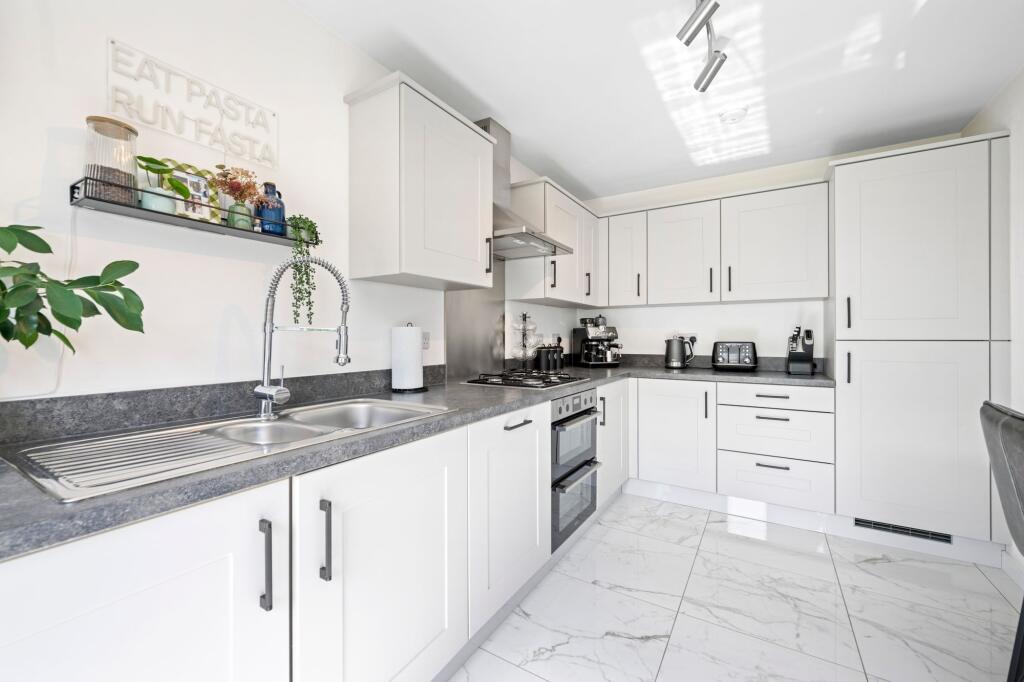 Fitted Breakfasting Kitchen