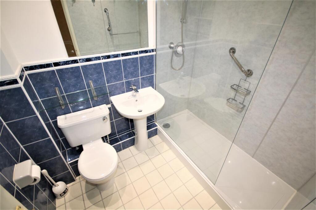 Family Bathroom.JPG