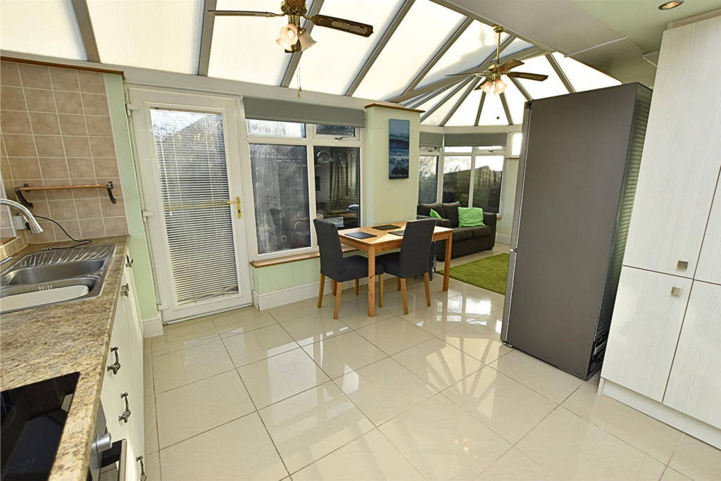KITCHEN DINER CONSERVATORY