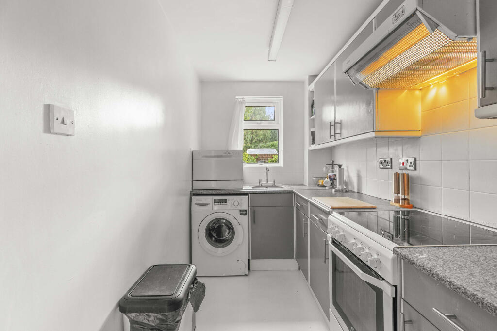 4 Alfred Davis Court, SL7 3EA (LOW RES)-14