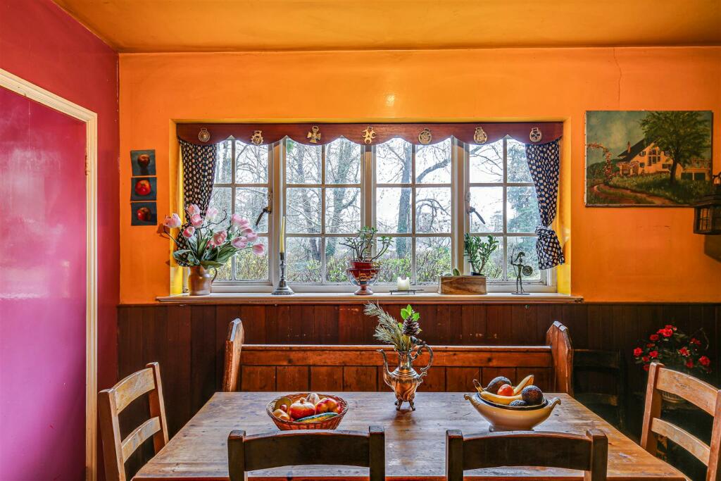 Dining Area.jpg
