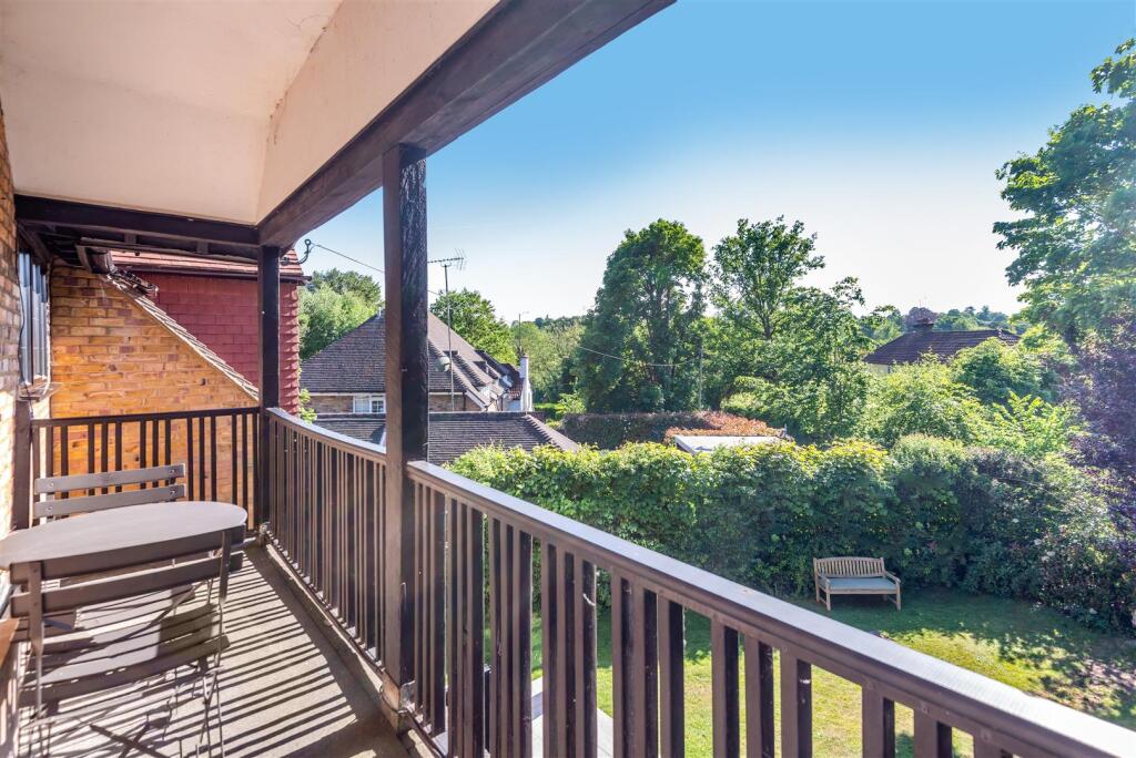 8648587-exterior21.jpg