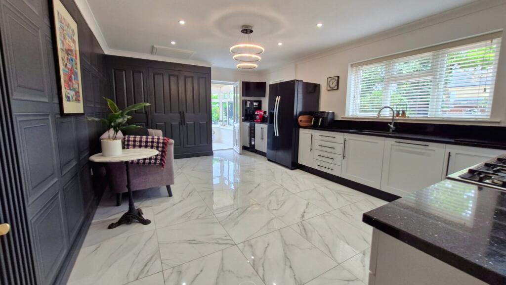 Bungalow - Kitchen/Dining Room