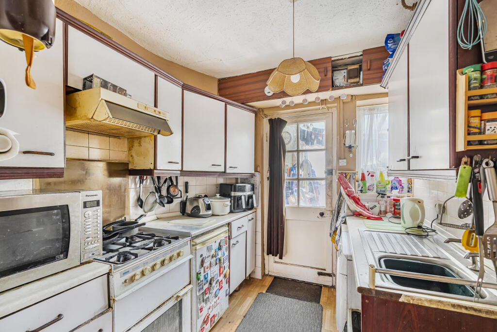 1330939868910907044b1