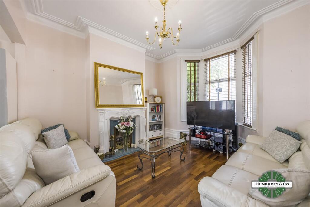 6 Gloucester Road -010.JPG
