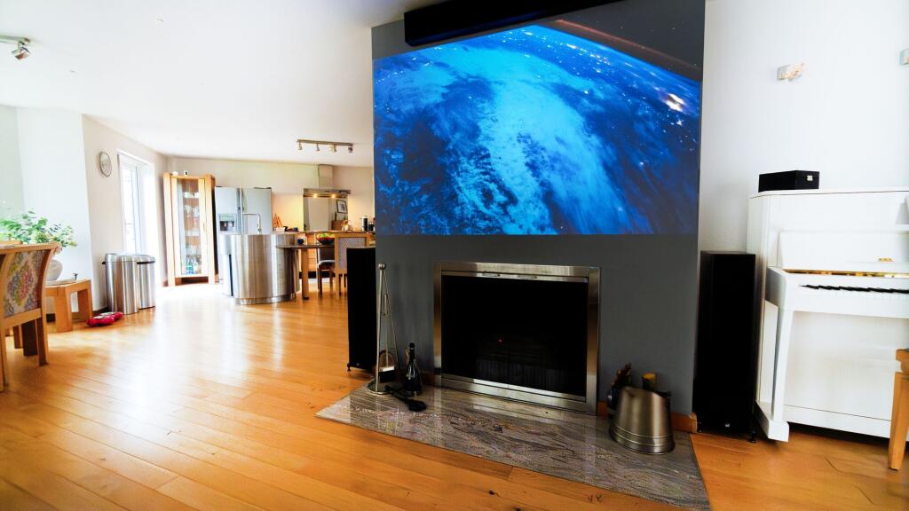 Open fire and projector for cosy evenings at No.7