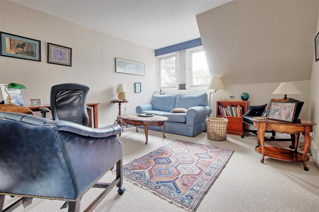 Bedroom 1.jpg