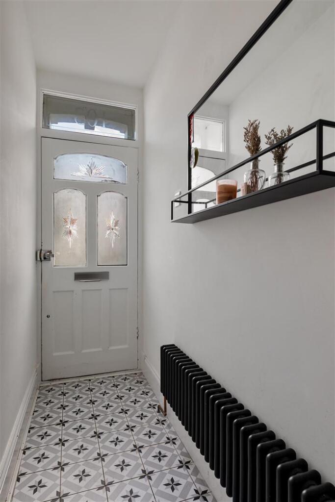 Selwyn Avenue E4