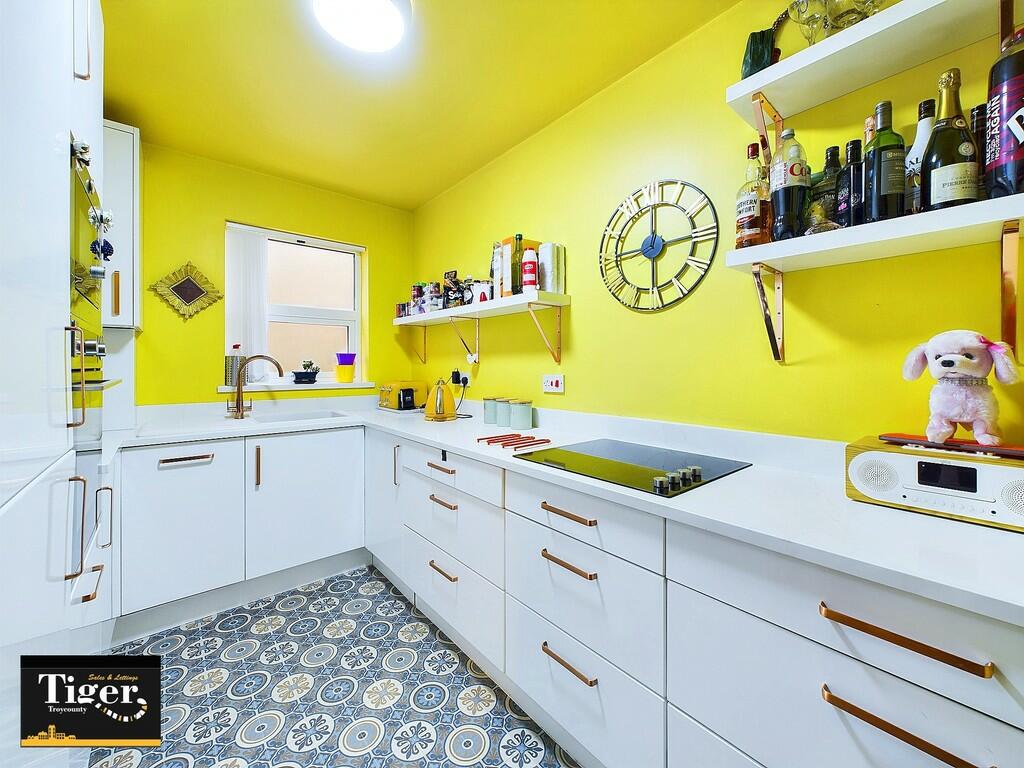 CAM02176G0-PR0429...