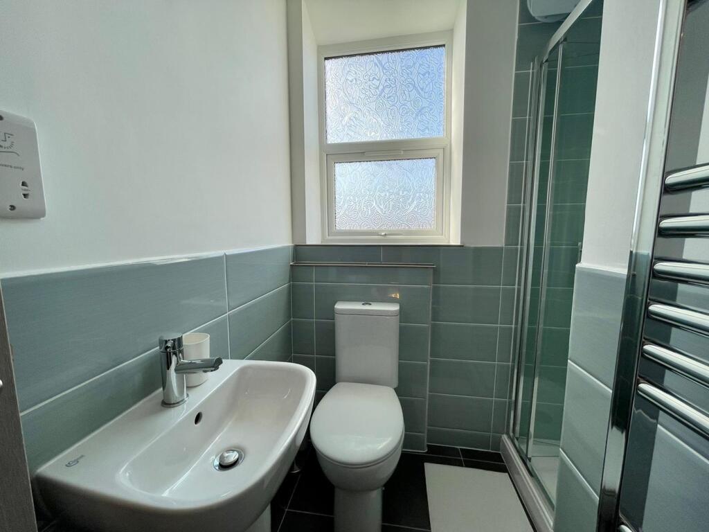 Bright and modern bathroom featuring a stylish ...