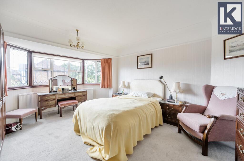 Stoneleigh Park Road, KT19 0RQ