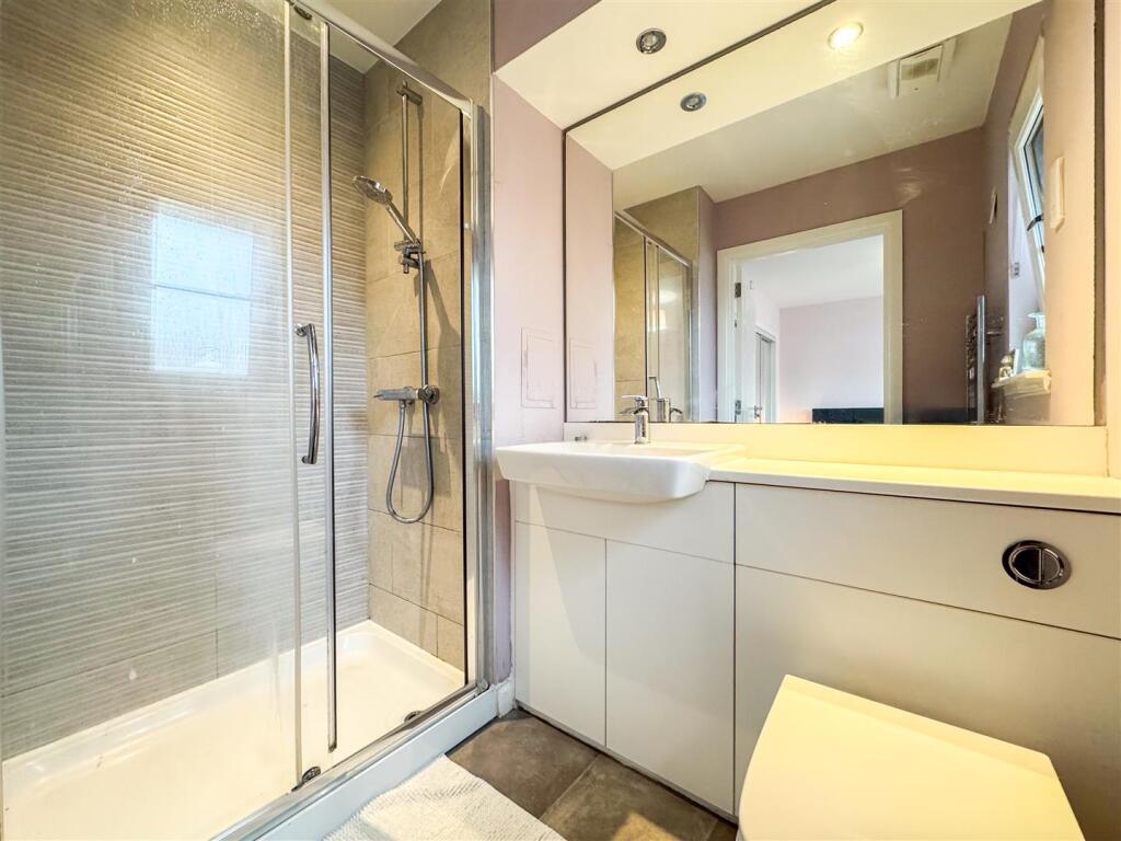 Master En-Suite