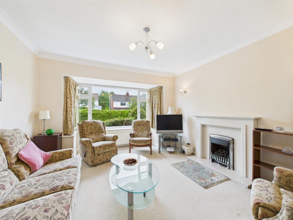 CAM02386G0-PR0131-STILL006