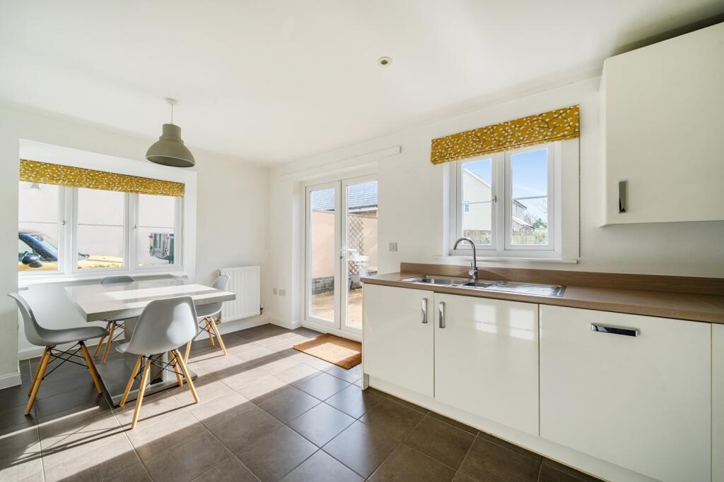 1360832-19-68f63535c2a65