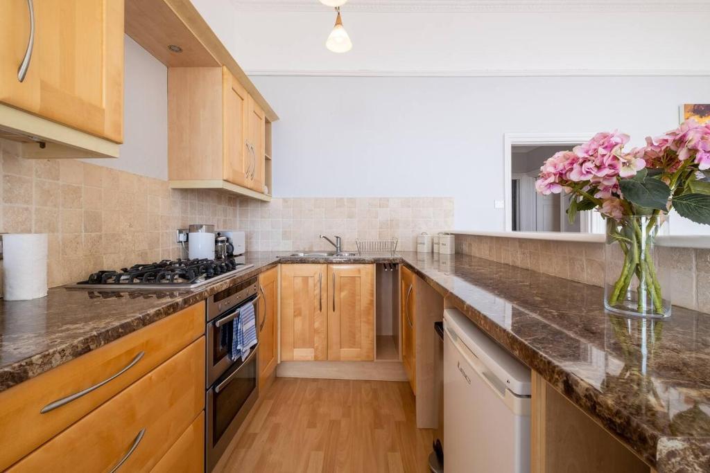 2, 185 Kingsway new 23.7.jpg