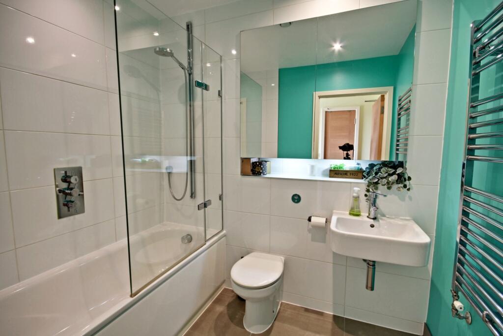 83 Apsley House - Bathroom