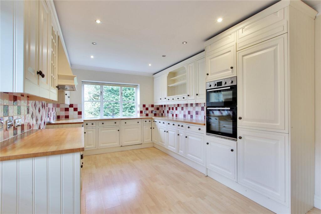 Kitchen/Breakfast Rm