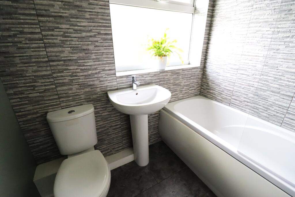 10 Byron bath