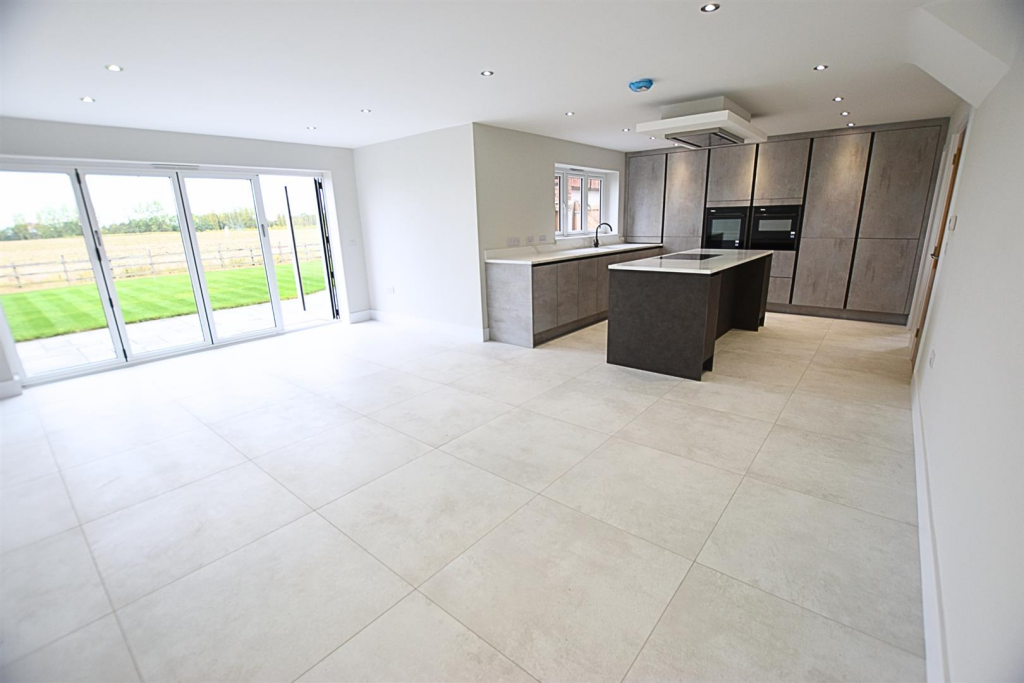 LIVING DINING DAY KITCHEN