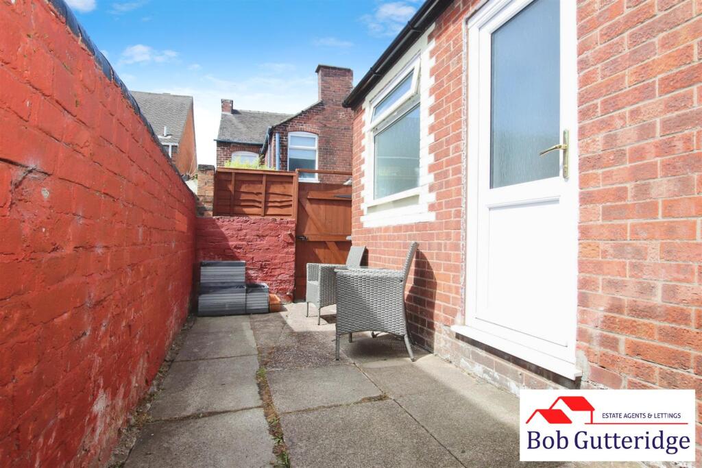 ENCLOSED REAR YARD
