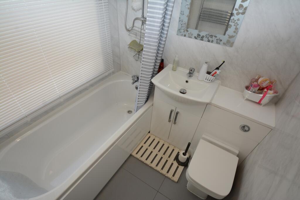 UPSTAIRS BATHROOM