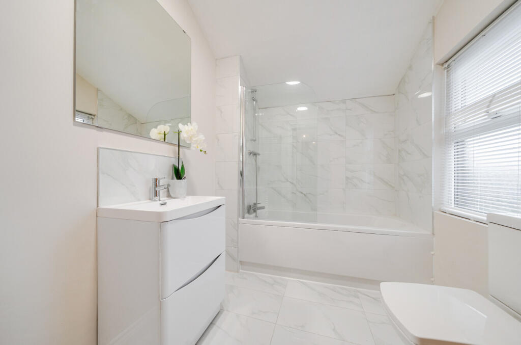 1370622-6-68f5f9c...