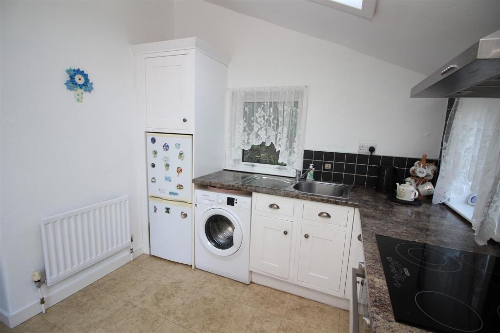 kitchen 1.JPG