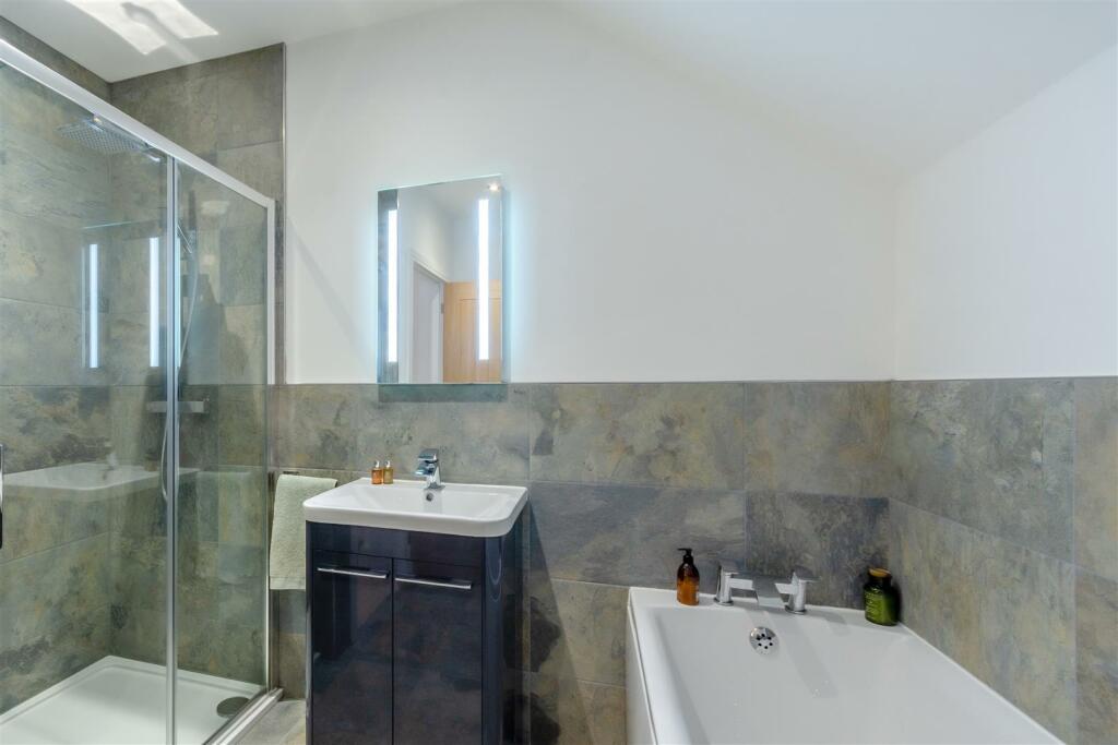 8583926-interior55.jpg