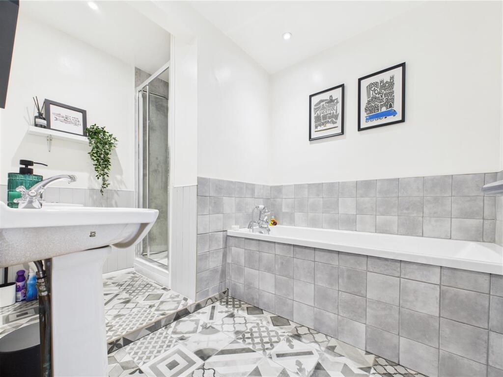 FOUR PIECE BATHROOM SUITE