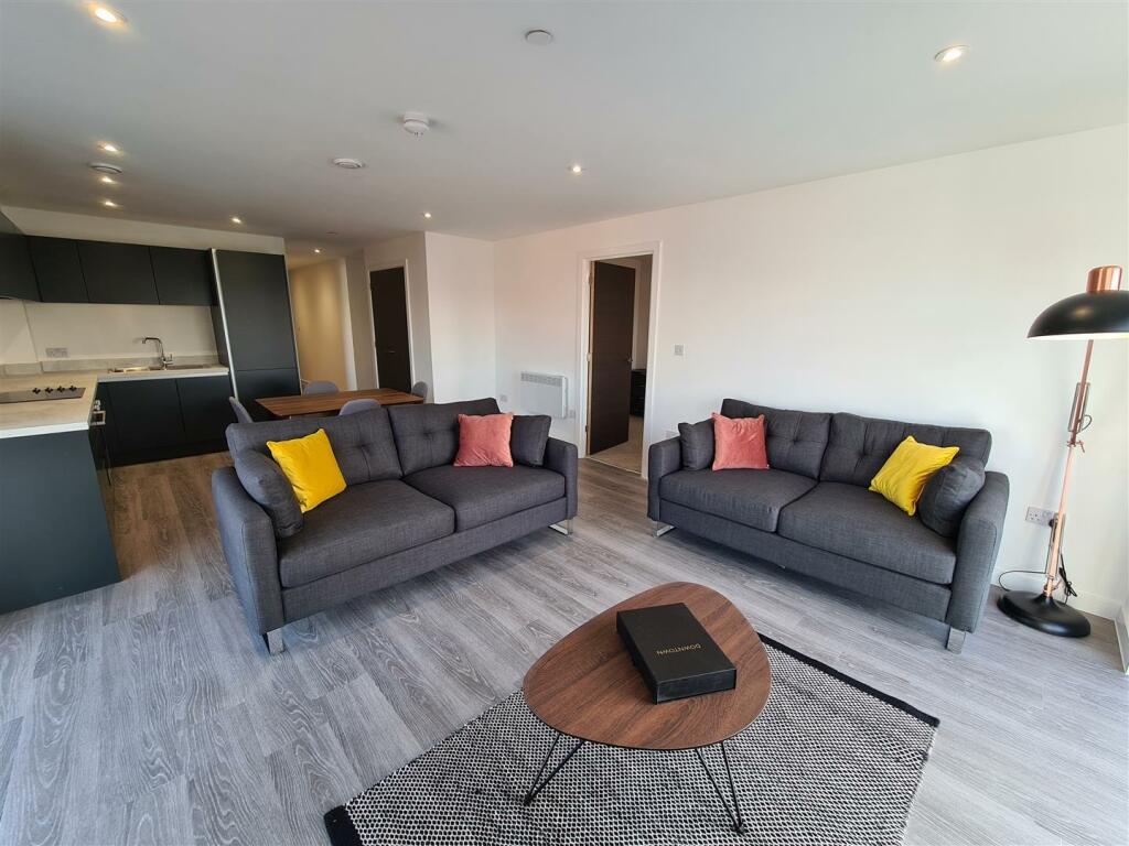 Open Plan Living Room/Dining Area/Kitchen