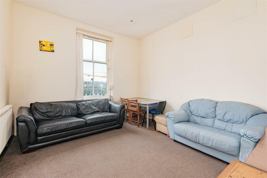 Flat 4 21 Commercial Street Dundee-7.JPG