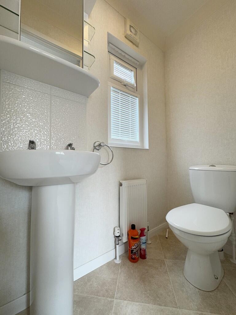 en-suite cloakroo...