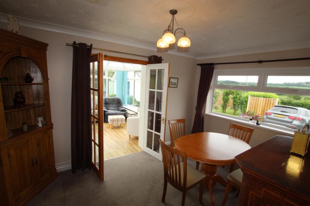 dining room.JPG