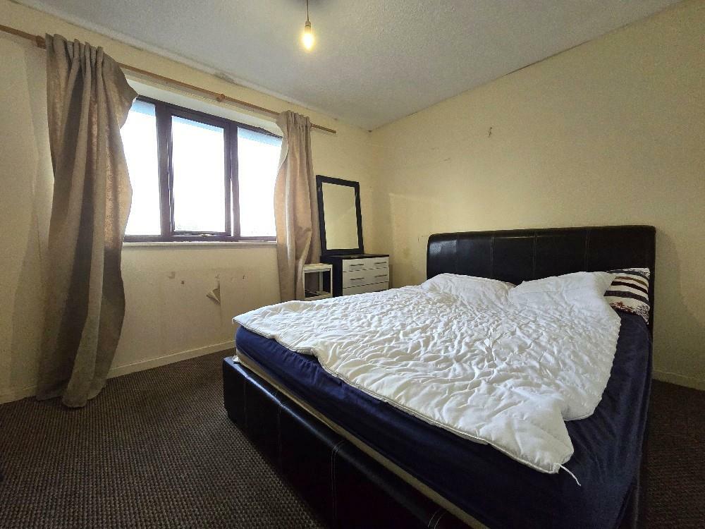 Lansdowne Court, Paynes Lane - Bedroom 1.jpg