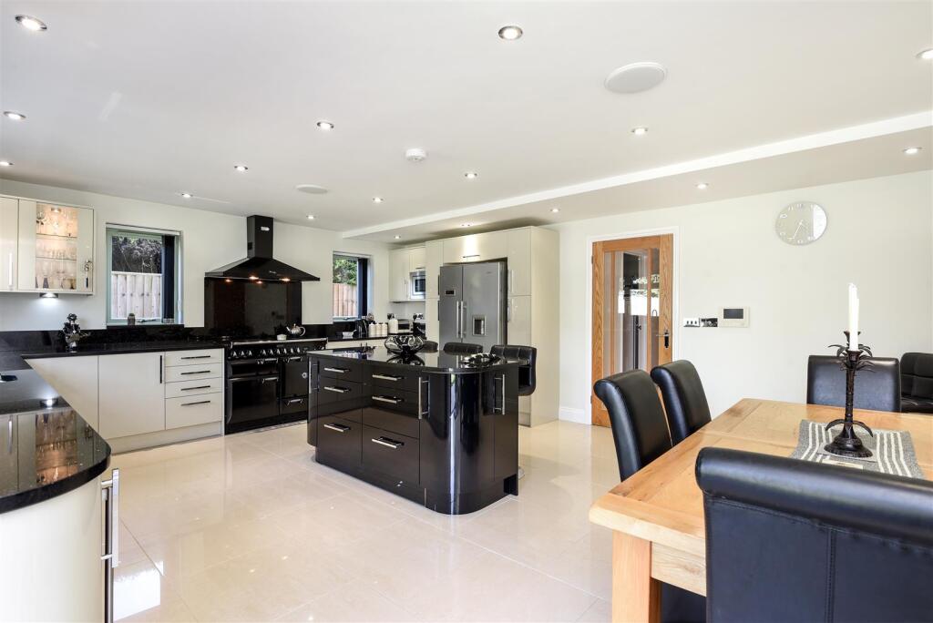 Kitchen/Breakfast Ro