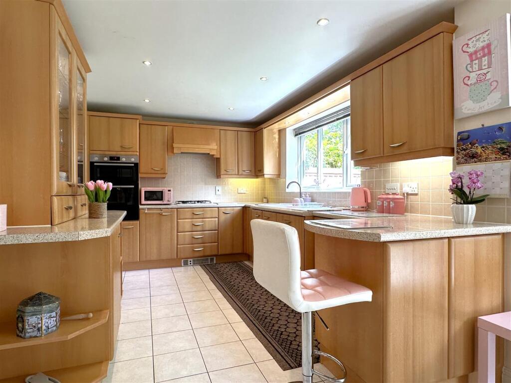 Spacious Breakfast Kitchen 388