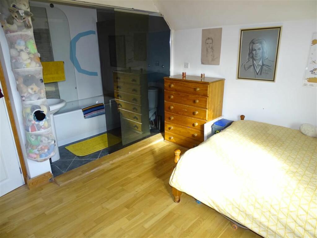Bedroom 3 into Ensuite
