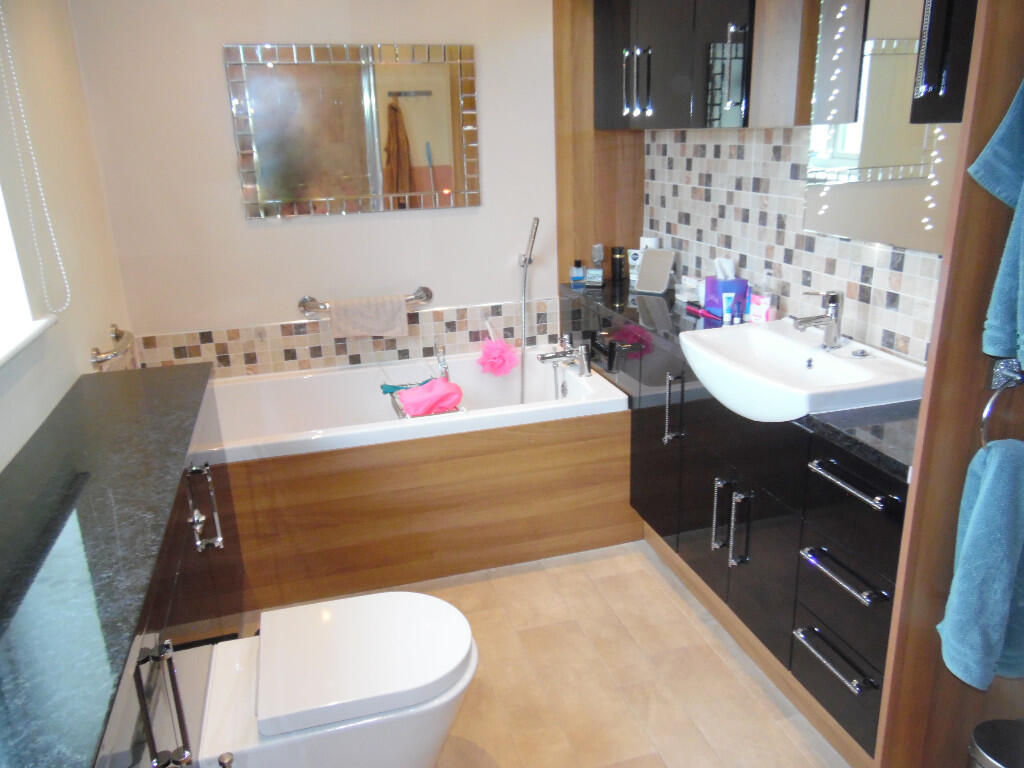 BATH/SHOWER ROOM