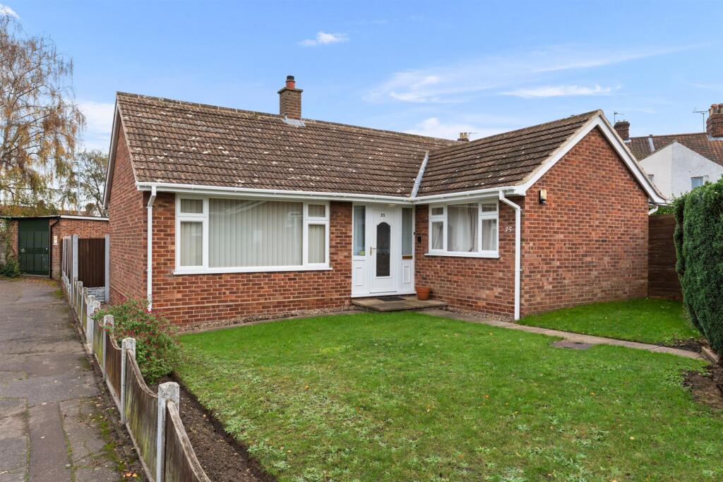 35MeadowViewRd-002.jpg