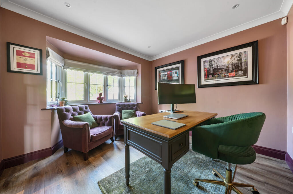 1319669-12-686d5b...