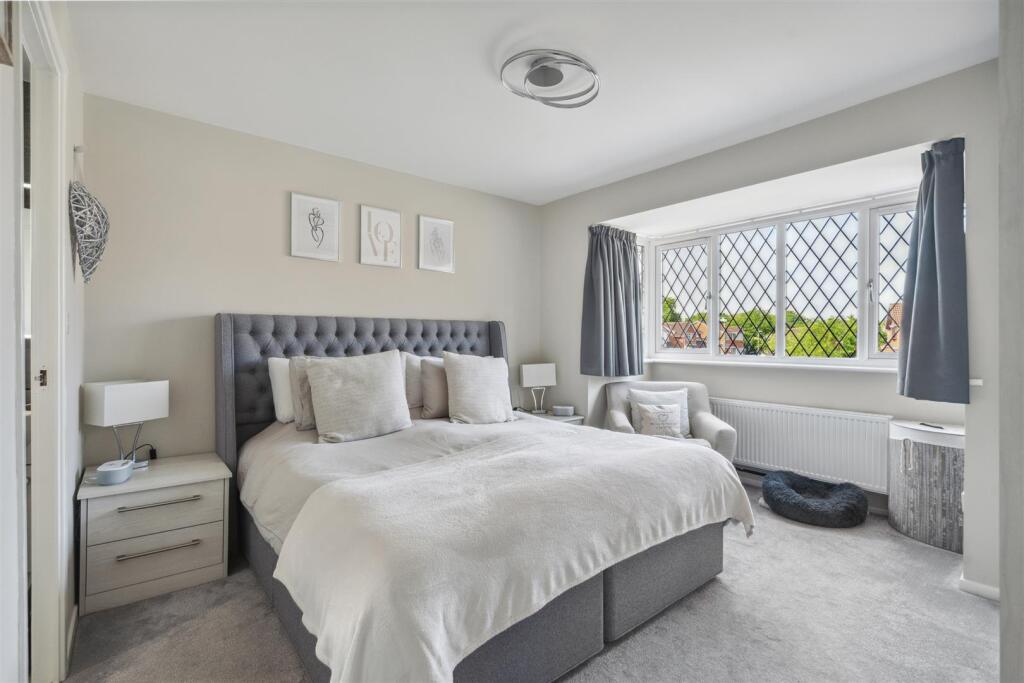 21 Charlesworth Avenue_1.jpg